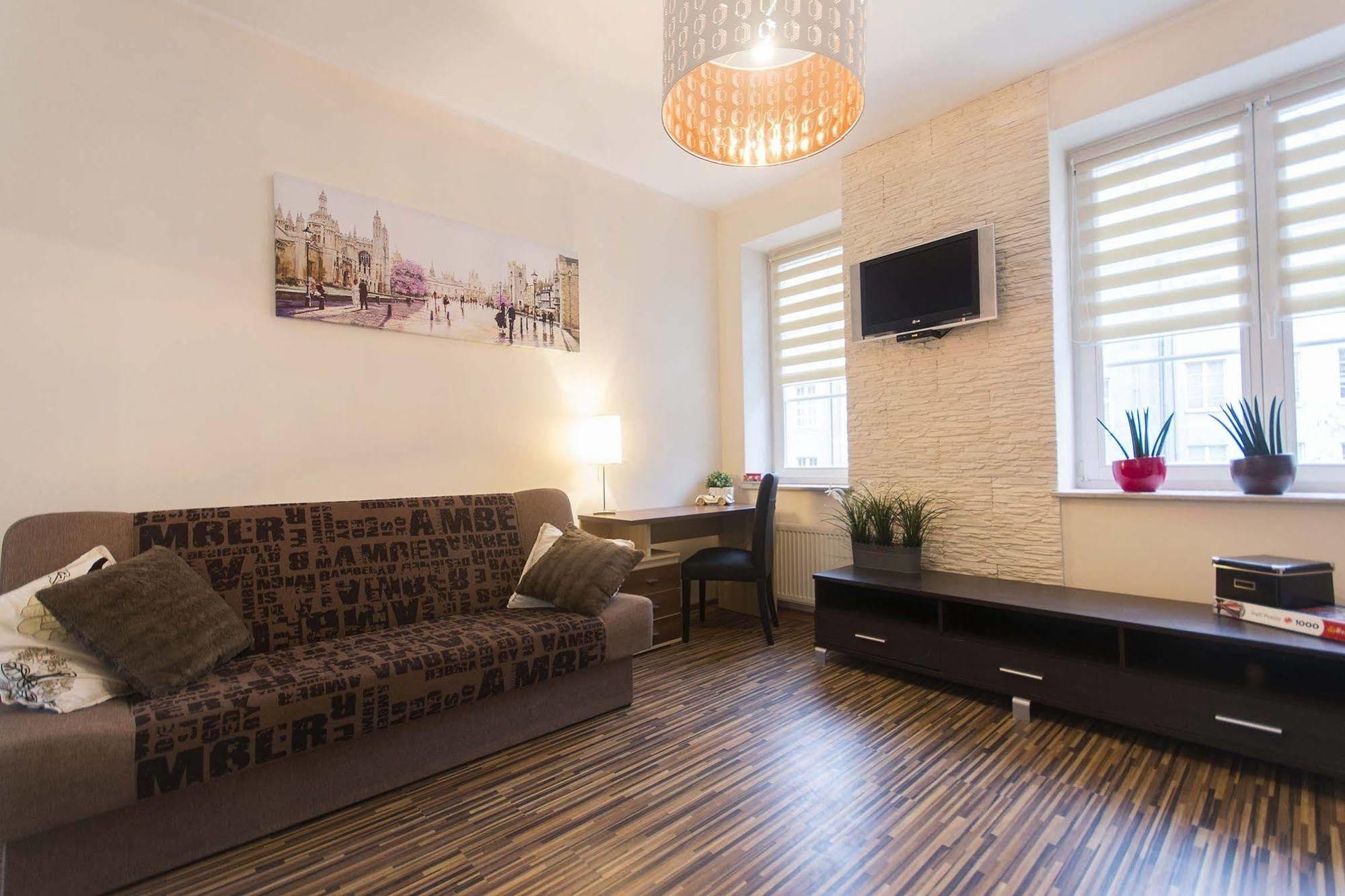 Hotelli Apartament White Lions