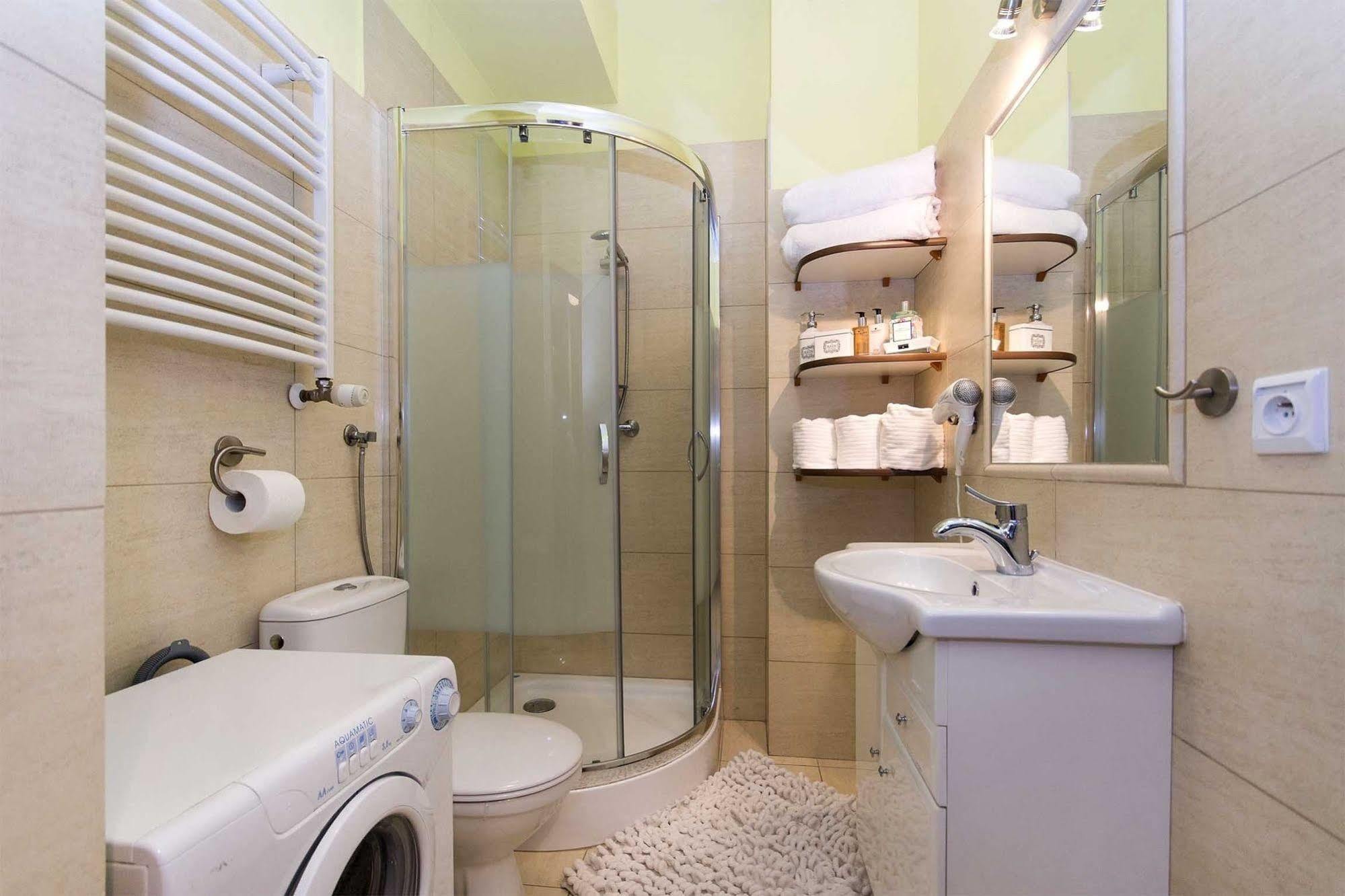Apartament White Lions Hotelli 3*