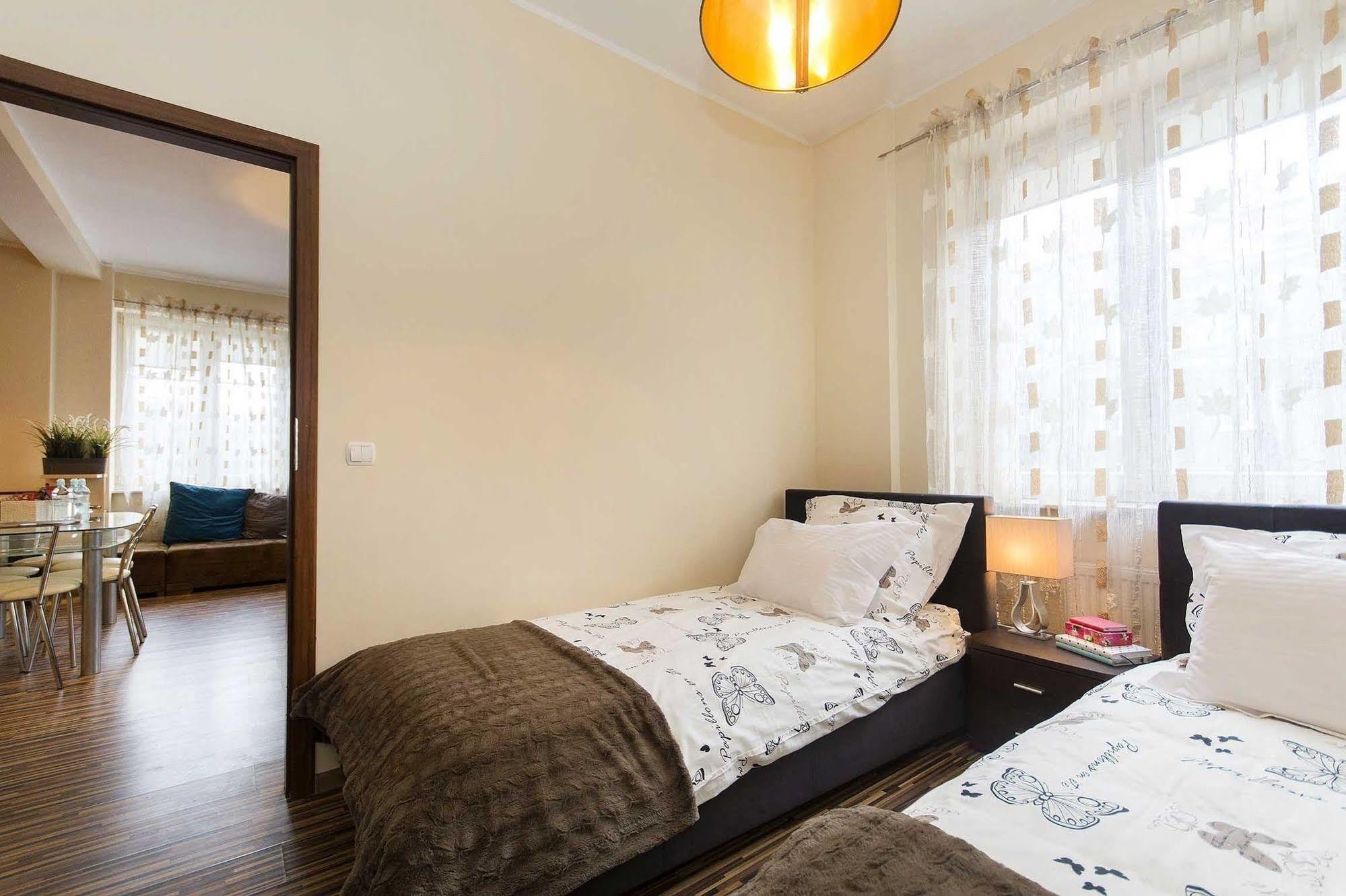 Hotelli Apartament White Lions